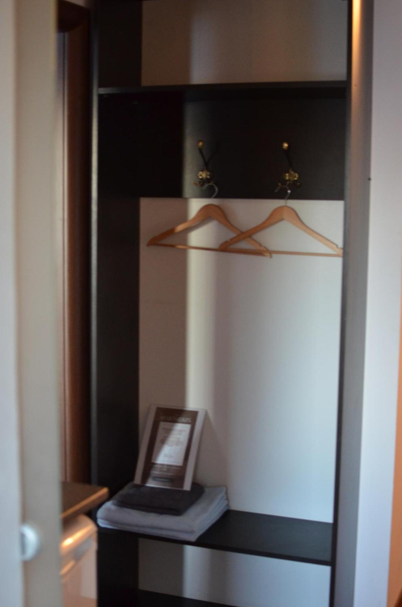 Vila Cu Trandafiri Cozy Apartments 2 Camere Bragadiru Екстер'єр фото