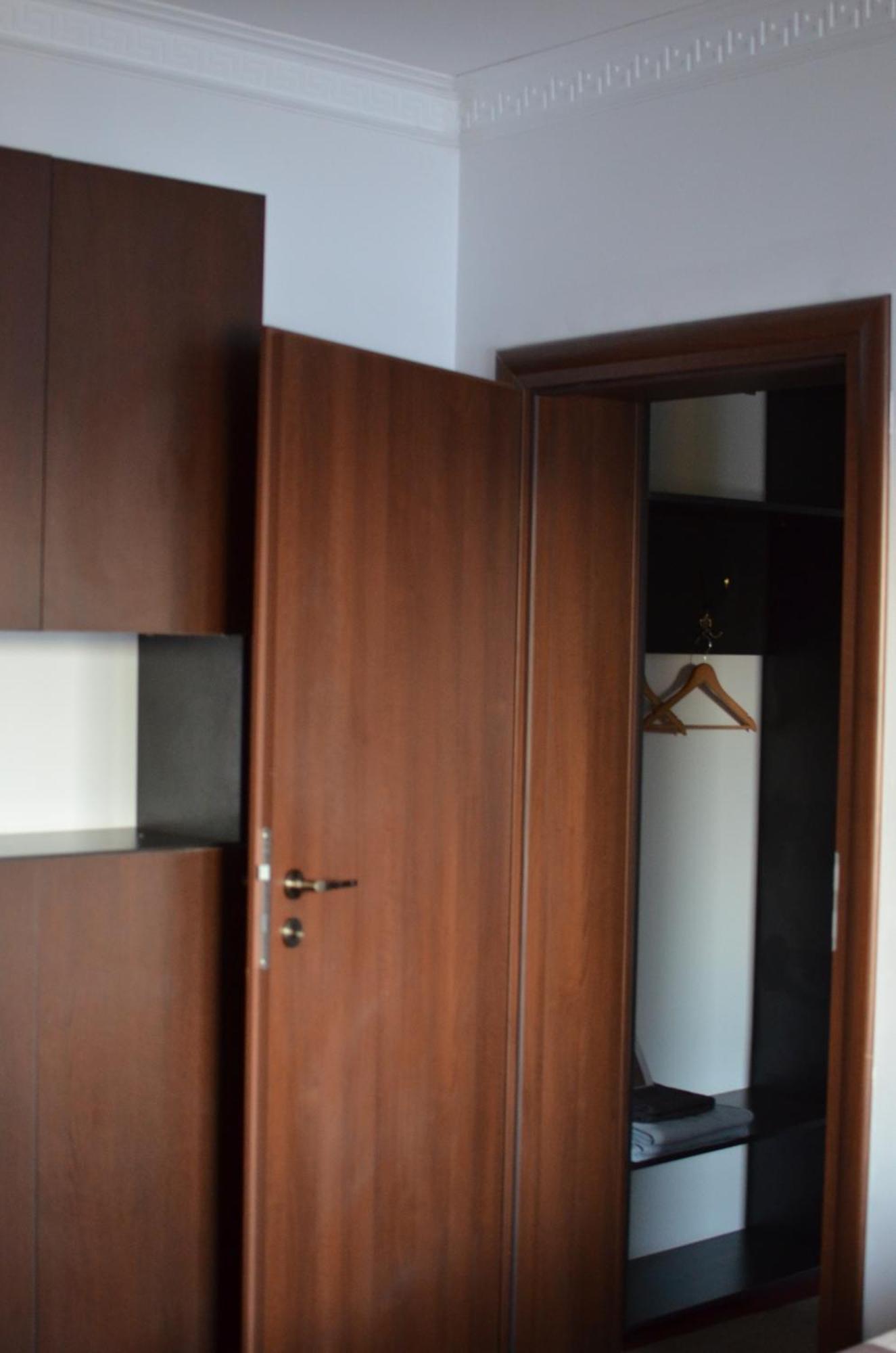 Vila Cu Trandafiri Cozy Apartments 2 Camere Bragadiru Екстер'єр фото
