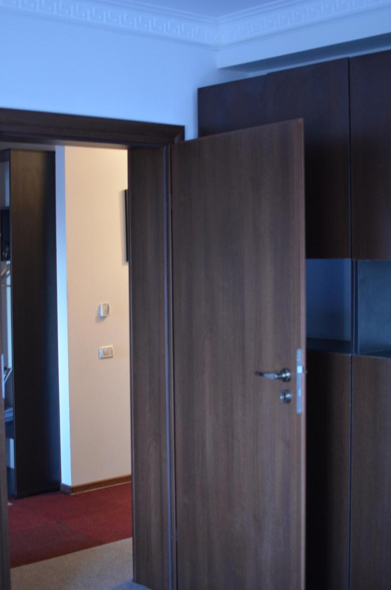Vila Cu Trandafiri Cozy Apartments 2 Camere Bragadiru Екстер'єр фото