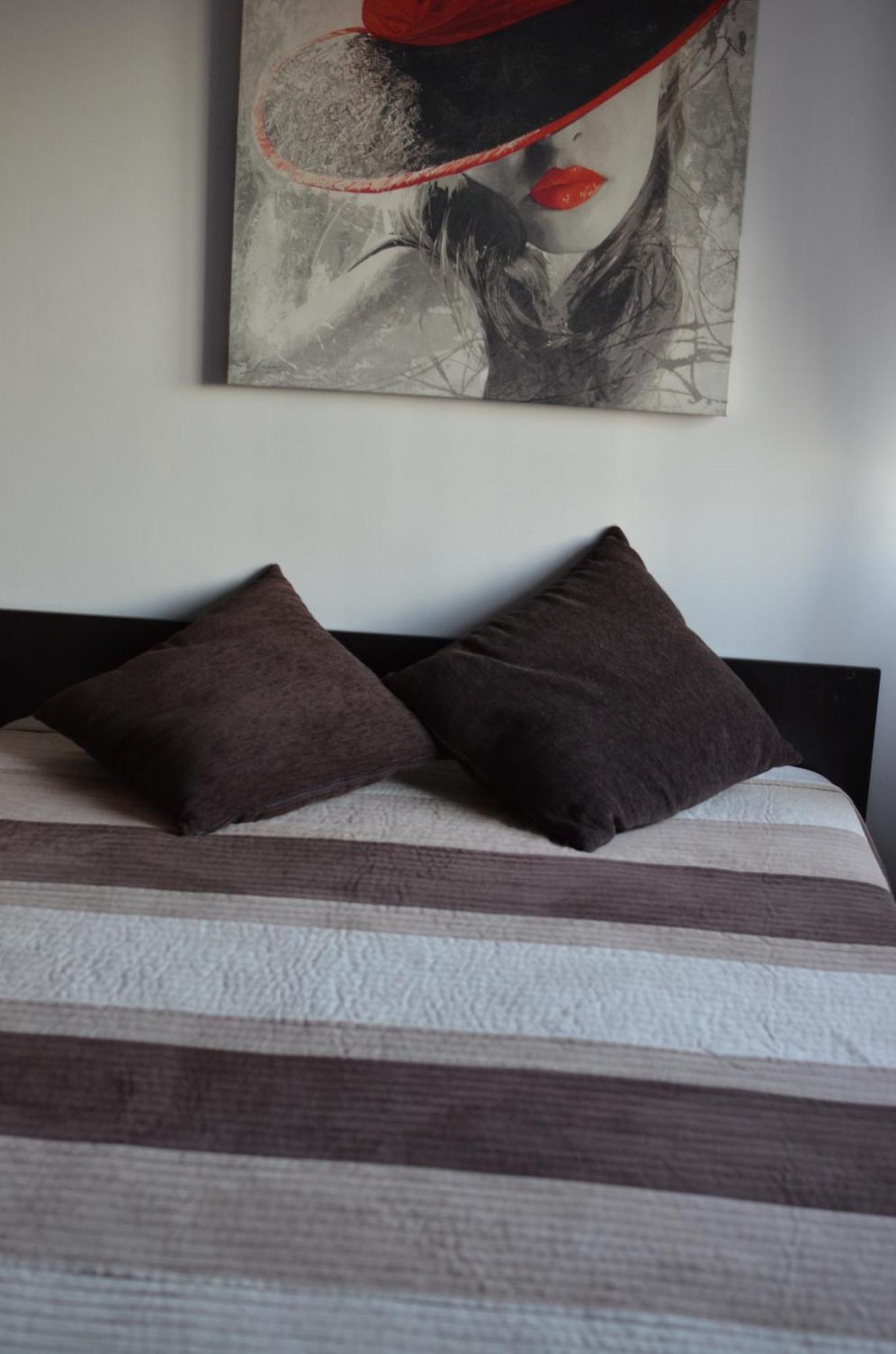 Vila Cu Trandafiri Cozy Apartments 2 Camere Bragadiru Екстер'єр фото